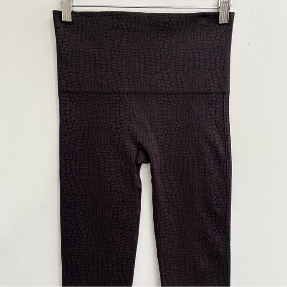 SPANX Look At Me Now Seamless Leggings in Brown
Crocodile Animal Print Medium - Picture 5 of 12
